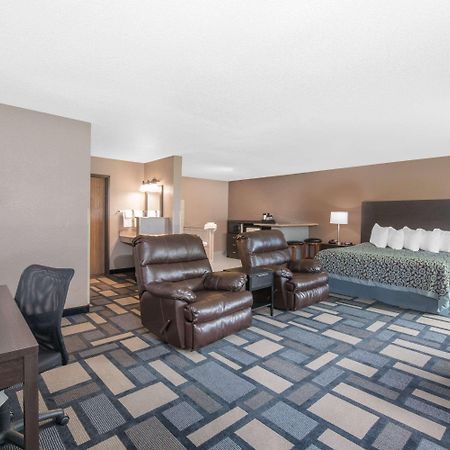Days Inn By Wyndham Watertown Exterior foto