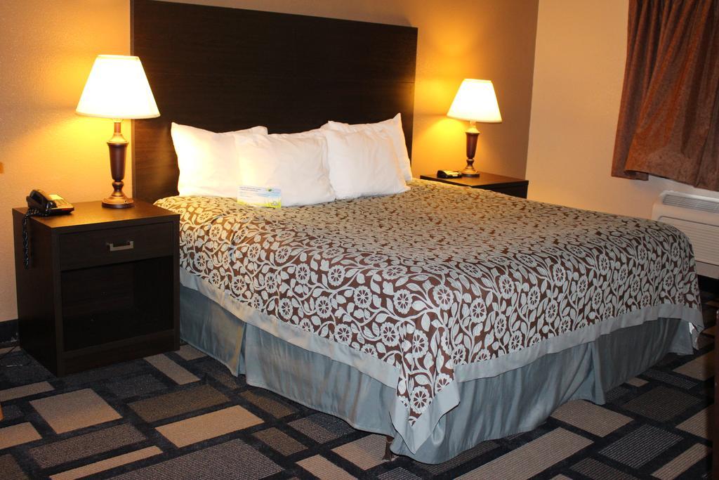 Days Inn By Wyndham Watertown Cameră foto